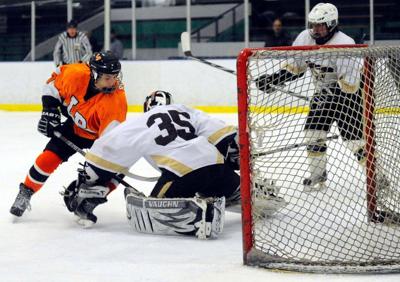 Gym shorts : Lindsay Aker, Hockey